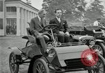 Standbild Henry Ford und Sohn Edsel Ford pose in frühen Modell Autos Dearborn Michigan USA, 1933, aus Sekunde 6 historischem Filmmaterial Videoclip 65675032016