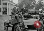 Standbild Henry Ford und Sohn Edsel Ford pose in frühen Modell Autos Dearborn Michigan USA, 1933, aus Sekunde 14 historischem Filmmaterial Videoclip 65675032016