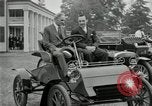 Standbild Henry Ford und Sohn Edsel Ford pose in frühen Modell Autos Dearborn Michigan USA, 1933, aus Sekunde 16 historischem Filmmaterial Videoclip 65675032016
