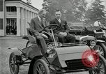 Standbild Henry Ford und Sohn Edsel Ford pose in frühen Modell Autos Dearborn Michigan USA, 1933, aus Sekunde 21 historischem Filmmaterial Videoclip 65675032016