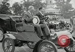 Standbild Henry Ford und Sohn Edsel Ford pose in frühen Modell Autos Dearborn Michigan USA, 1933, aus Sekunde 22 historischem Filmmaterial Videoclip 65675032016