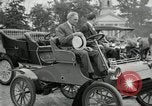 Standbild Henry Ford und Sohn Edsel Ford pose in frühen Modell Autos Dearborn Michigan USA, 1933, aus Sekunde 24 historischem Filmmaterial Videoclip 65675032016