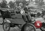 Standbild Henry Ford und Sohn Edsel Ford pose in frühen Modell Autos Dearborn Michigan USA, 1933, aus Sekunde 26 historischem Filmmaterial Videoclip 65675032016