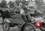 Standbild Henry Ford und Sohn Edsel Ford pose in frühen Modell Autos Dearborn Michigan USA, 1933, aus Sekunde 28 historischem Filmmaterial Videoclip 65675032016