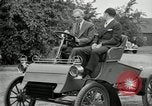 Standbild Henry Ford und Sohn Edsel Ford pose in frühen Modell Autos Dearborn Michigan USA, 1933, aus Sekunde 36 historischem Filmmaterial Videoclip 65675032016