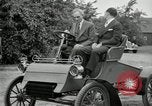 Standbild Henry Ford und Sohn Edsel Ford pose in frühen Modell Autos Dearborn Michigan USA, 1933, aus Sekunde 39 historischem Filmmaterial Videoclip 65675032016