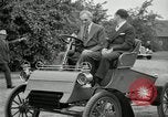 Standbild Henry Ford und Sohn Edsel Ford pose in frühen Modell Autos Dearborn Michigan USA, 1933, aus Sekunde 41 historischem Filmmaterial Videoclip 65675032016