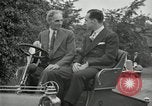 Standbild Henry Ford und Sohn Edsel Ford pose in frühen Modell Autos Dearborn Michigan USA, 1933, aus Sekunde 49 historischem Filmmaterial Videoclip 65675032016