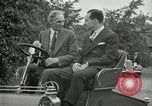Standbild Henry Ford und Sohn Edsel Ford pose in frühen Modell Autos Dearborn Michigan USA, 1933, aus Sekunde 50 historischem Filmmaterial Videoclip 65675032016