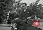Standbild Henry Ford und Sohn Edsel Ford pose in frühen Modell Autos Dearborn Michigan USA, 1933, aus Sekunde 52 historischem Filmmaterial Videoclip 65675032016