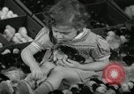 Standbild Huhn ausgebrütet New Brunswick New Jersey USA, 1941, aus Sekunde 26 historischem Filmmaterial Videoclip 65675032025