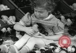 Standbild Huhn ausgebrütet New Brunswick New Jersey USA, 1941, aus Sekunde 27 historischem Filmmaterial Videoclip 65675032025