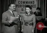 Image performances radio de commande Hollywood Los Angeles California USA, 1943, de la seconde 1 séquences d'archives historiques vidéo 65675032039