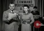Image performances radio de commande Hollywood Los Angeles California USA, 1943, de la seconde 10 séquences d'archives historiques vidéo 65675032039