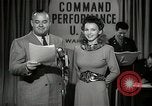 Image performances radio de commande Hollywood Los Angeles California USA, 1943, de la seconde 11 séquences d'archives historiques vidéo 65675032039