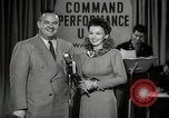 Image performances radio de commande Hollywood Los Angeles California USA, 1943, de la seconde 30 séquences d'archives historiques vidéo 65675032039