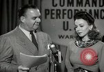Image performances radio de commande Hollywood Los Angeles California USA, 1943, de la seconde 34 séquences d'archives historiques vidéo 65675032039
