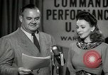 Image performances radio de commande Hollywood Los Angeles California USA, 1943, de la seconde 35 séquences d'archives historiques vidéo 65675032039