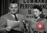 Image performances radio de commande Hollywood Los Angeles California USA, 1943, de la seconde 38 séquences d'archives historiques vidéo 65675032039
