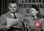 Image performances radio de commande Hollywood Los Angeles California USA, 1943, de la seconde 39 séquences d'archives historiques vidéo 65675032039