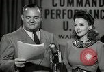 Image performances radio de commande Hollywood Los Angeles California USA, 1943, de la seconde 40 séquences d'archives historiques vidéo 65675032039