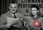 Image performances radio de commande Hollywood Los Angeles California USA, 1943, de la seconde 41 séquences d'archives historiques vidéo 65675032039