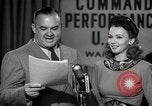 Image performances radio de commande Hollywood Los Angeles California USA, 1943, de la seconde 44 séquences d'archives historiques vidéo 65675032039
