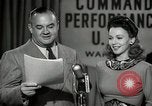 Image performances radio de commande Hollywood Los Angeles California USA, 1943, de la seconde 46 séquences d'archives historiques vidéo 65675032039