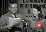 Image performances radio de commande Hollywood Los Angeles California USA, 1943, de la seconde 47 séquences d'archives historiques vidéo 65675032039