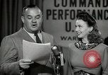 Image performances radio de commande Hollywood Los Angeles California USA, 1943, de la seconde 48 séquences d'archives historiques vidéo 65675032039