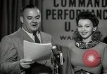 Image performances radio de commande Hollywood Los Angeles California USA, 1943, de la seconde 50 séquences d'archives historiques vidéo 65675032039
