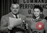 Image performances radio de commande Hollywood Los Angeles California USA, 1943, de la seconde 56 séquences d'archives historiques vidéo 65675032039