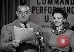 Image performances radio de commande Hollywood Los Angeles California USA, 1943, de la seconde 57 séquences d'archives historiques vidéo 65675032039