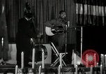 Immagine di Joshua Daniel White canta al Paul Robeson evento New York City USA, 1944, secondo 9 filmato di repertorio 65675032043