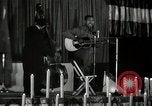 Immagine di Joshua Daniel White canta al Paul Robeson evento New York City USA, 1944, secondo 10 filmato di repertorio 65675032043