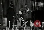Immagine di Joshua Daniel White canta al Paul Robeson evento New York City USA, 1944, secondo 11 filmato di repertorio 65675032043