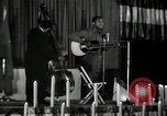 Immagine di Joshua Daniel White canta al Paul Robeson evento New York City USA, 1944, secondo 12 filmato di repertorio 65675032043