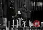 Immagine di Joshua Daniel White canta al Paul Robeson evento New York City USA, 1944, secondo 15 filmato di repertorio 65675032043