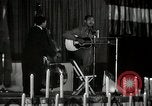 Immagine di Joshua Daniel White canta al Paul Robeson evento New York City USA, 1944, secondo 24 filmato di repertorio 65675032043