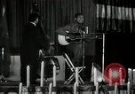 Immagine di Joshua Daniel White canta al Paul Robeson evento New York City USA, 1944, secondo 25 filmato di repertorio 65675032043