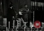 Immagine di Joshua Daniel White canta al Paul Robeson evento New York City USA, 1944, secondo 26 filmato di repertorio 65675032043