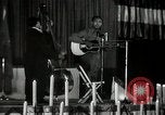 Immagine di Joshua Daniel White canta al Paul Robeson evento New York City USA, 1944, secondo 34 filmato di repertorio 65675032043