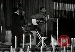Immagine di Joshua Daniel White canta al Paul Robeson evento New York City USA, 1944, secondo 37 filmato di repertorio 65675032043