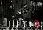 Immagine di Joshua Daniel White canta al Paul Robeson evento New York City USA, 1944, secondo 51 filmato di repertorio 65675032043