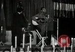 Immagine di Joshua Daniel White canta al Paul Robeson evento New York City USA, 1944, secondo 54 filmato di repertorio 65675032043