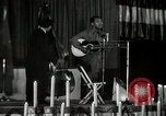 Immagine di Joshua Daniel White canta al Paul Robeson evento New York City USA, 1944, secondo 55 filmato di repertorio 65675032043