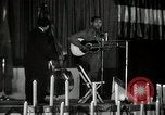 Immagine di Joshua Daniel White canta al Paul Robeson evento New York City USA, 1944, secondo 56 filmato di repertorio 65675032043