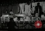 Image Josh White joue alors que Pearl Primus danses New York City USA, 1944, de la seconde 3 séquences d'archives historiques vidéo 65675032044