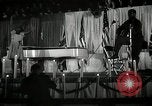 Image Josh White joue alors que Pearl Primus danses New York City USA, 1944, de la seconde 8 séquences d'archives historiques vidéo 65675032044