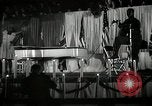 Image Josh White joue alors que Pearl Primus danses New York City USA, 1944, de la seconde 9 séquences d'archives historiques vidéo 65675032044